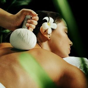 Kräuterstempel Massage